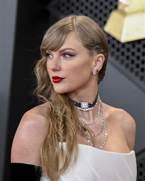 taylor swift grammy necklace.